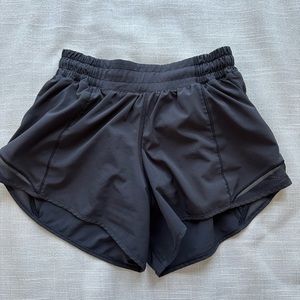 Women’s Lululemon Hotty hot shorts
